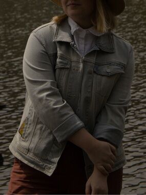 Universal Thread: Light Wash Denim Jacket - Casual Women’s Jean Coat